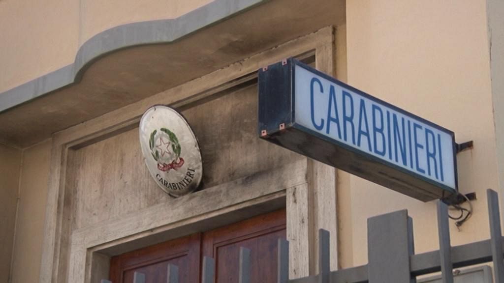 Vede i carabinieri e prova a ingoiare l'eroina | Cronaca Pontedera - Qui News Valdera