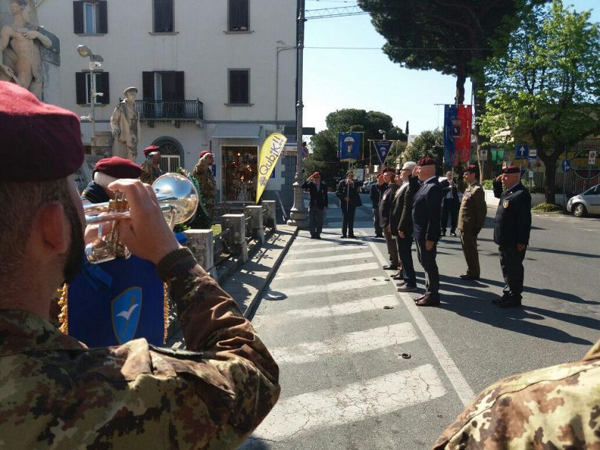 Cecina ospita i paracadutisti italiani - Qui News Cecina