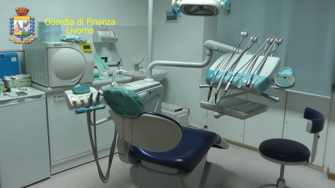 Scoperti e denunciati due falsi dentisti - Qui News Volterra