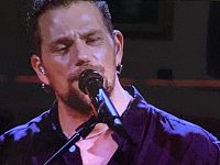 Enrico Nigiotti sul palco dell'Ariston