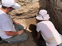Gli archeologi al lavoro