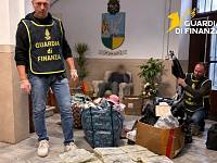 Parte degli articoli sequestrati