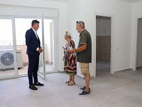 La consegna delle chiavi da parte del sindaco Conti