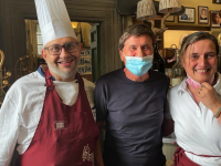 Gianni Morandi con i ristoratori