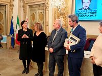 La consegna del riconoscimento. L'intervento dell'assessora Manetti