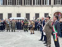La cerimonia in piazza dell'Unità