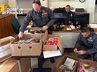 La merce sequestrata dalla guardia di finanza