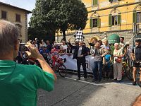 Il sindaco di Pontedera Simone Millozzi starter del Giro di Toscana