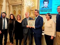 La consegna del riconoscimento