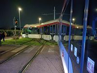 Il tram deragliato dopo l'incidente
