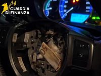 Il doppiofondo ricavato nel vano dell'airbag