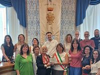 Il saluto in Comune alla preside che va in pensione