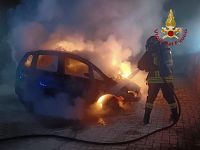 L'auto in fiamme