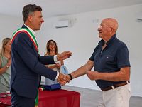 La consegna delle chiavi da parte del sindaco Conti