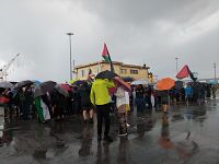 Davanti al porto di Marina di Carrara