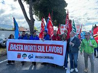 La manifestazione a Carrara