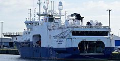 La nave umanitaria Geo Barents ha lasciato il porto