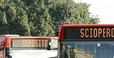 bus con scritta sciopero