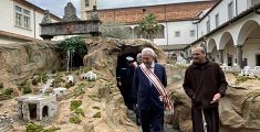 Il presidente della Regione Giani visita il presepe di San Romano