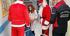 Regali di Natale nel reparto di Pediatria
