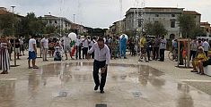 Inaugurazione della piazza con bagno nella fontana