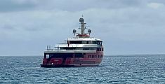 Il superyacht Akula nel mare dell'Elba 