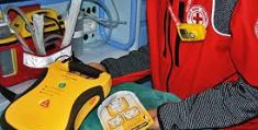 Con il defibrillatore salvano la vita a un collega