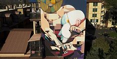 I due boxer, murale gigante sulle case popolari