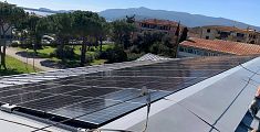 Le scuole medie hanno i pannelli fotovoltaici 