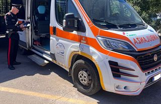 ambulanza e carabinieri