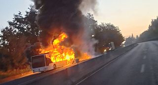 Il bus in fiamme