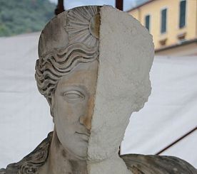 statua di maria beatrice d'este in corso di restauro