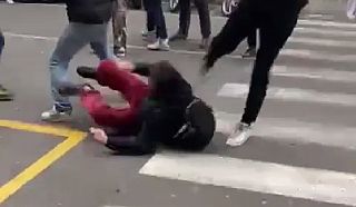 Un fermo immagine dal video dell'aggressione fuori dal liceo Michelangiolo circolato sui social