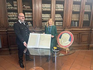 La restituzione dei documenti alla direttrice dell'Archivio di Stato di Napoli