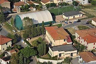 La scuola primaria di Santo Pietro (foto Piero Frassi)