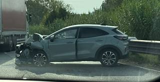 L'auto e il camion coinvolti nell'incidente