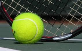 racchetta e pallina da tennis