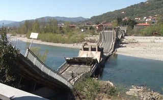 Il ponte di Albiano Magra crollato