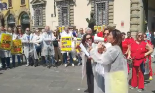 La manifestazione in piazza Duomo