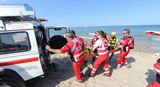 ambulanza in spiaggia