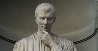 Particolare della statua di Machiavelli agli Uffizi