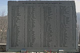 il pannello con i nomi delle vittime della strage di Sant'Anna di Stazzema