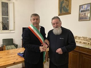 Il sindaco Murzi con Padre Francesco
