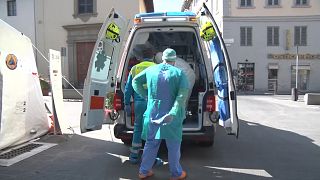 In foto una ambulanza Covid a Santa Maria Nuova