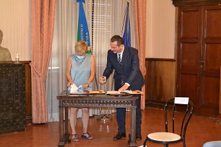 Silvia Briani e Giuseppe Castaldo firmano il protocollo di legalità