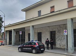 I carabinieri alla stazione di Pietrasanta