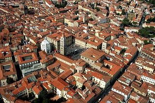 Il centro storico di Pistoia in una veduta aerea
