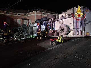 I vigili del fuoco sul luogo dell'incidente