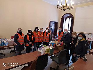i volontari della colletta alimentare col sindaco