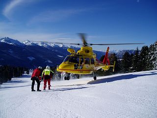 Un elicottero del 118 durante un soccorso sulla neve